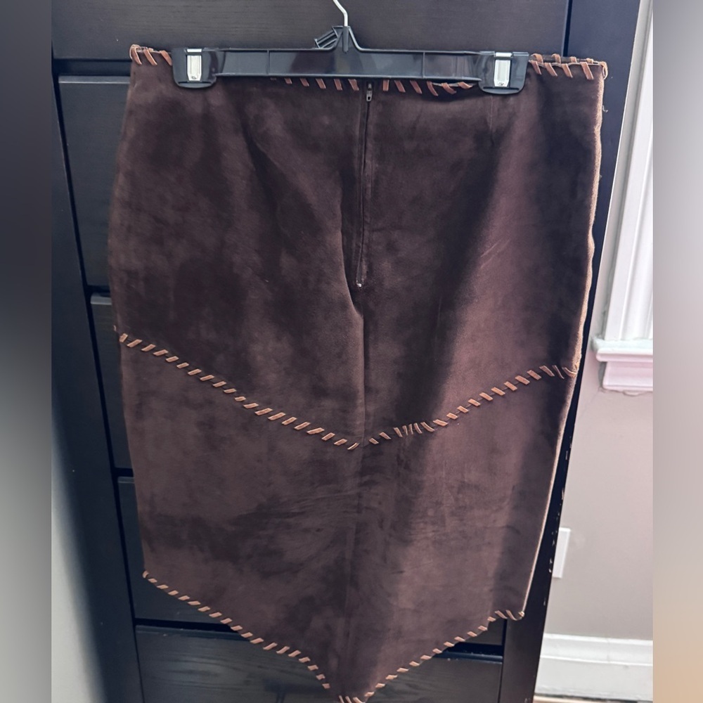π₯ HOST PICK X 2π₯ π€ Vintage Tristan & Iseut Suede Skirt | Quiet Luxury π€β¨ - Picture 4 of 16
